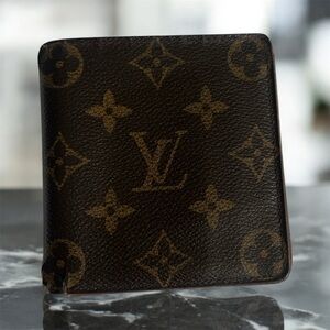 Louis Vuitton Classic Monogram Men’s wallet
